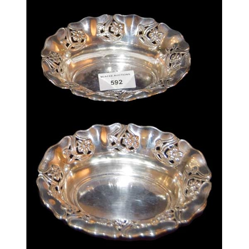 592 - A Fine Pair of Art Noveau Silver Dishes, Birmingham 1904