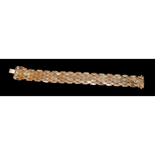 635 - A Very Nice 18ct Gold Bracelet