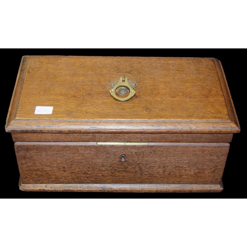 559 - A Nice Wooden Lidded Box and Its Contents