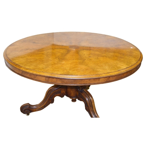 345 - A Very Nice Victorian Burr Walnut Circular Dining Room Table on Centre Pedestal