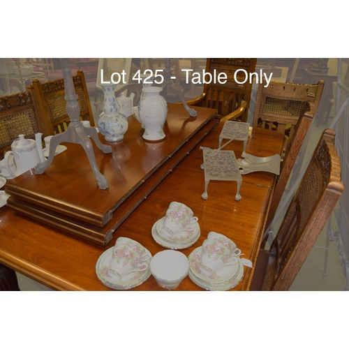 425 - A Mahogany Extending Dining Room Table, two leaves