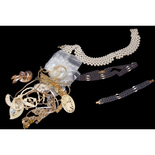 641 - A Bag of Costume Jewellery