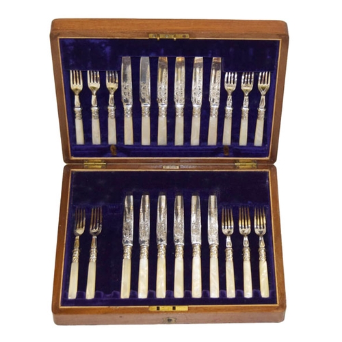 189 - A Very Nice Mother of Pearl Handled Set of Dessert Knives and Forks