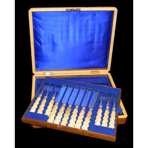 193 - A Nice Cased Set of Fish Knives and Forks