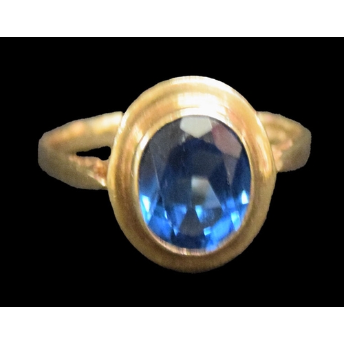 809 - A Nice Blue Topaz Gold Ring