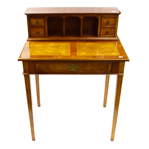 595 - A Very Nice Small Ladies Writing Desk