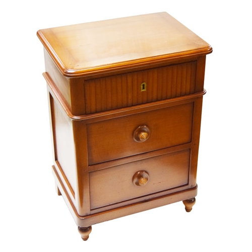 639 - A Nice Pair of Three Drawer Bedside Cabinets