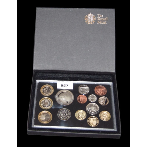 957 - A 2011 Coin Set