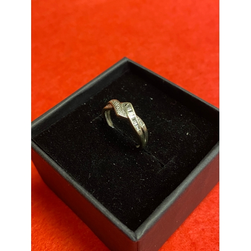 59 - 9ct gold white ring with multiple diamonds size L