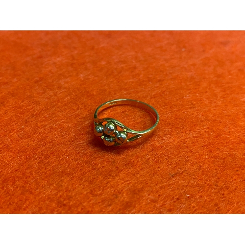 63 - 9ct gold ring size M