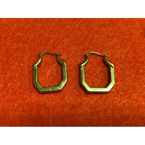 66 - 9ct gold hoop earrings with squared base