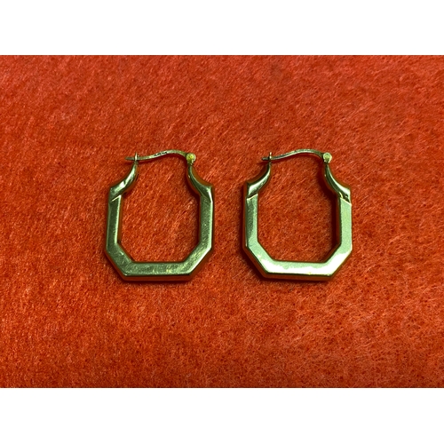 66 - 9ct gold hoop earrings with squared base