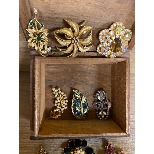 67 - Collection of 12 Vintage Brooches with Inlayed Wooden Box. Some missing stones