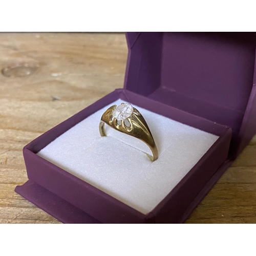 70 - 9ct Gold Ring with CZ, Size T - Stone is chipped