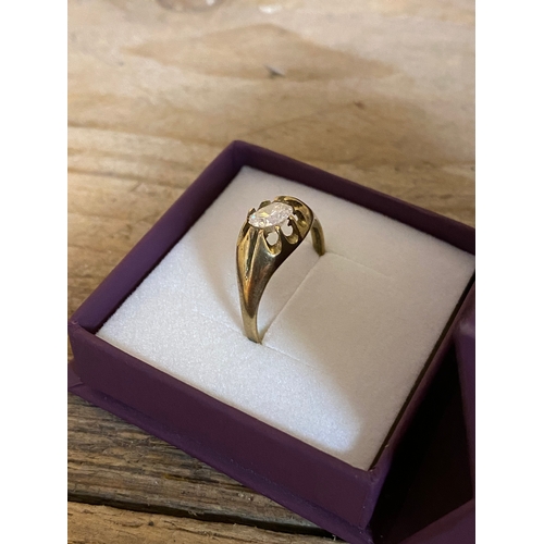 70 - 9ct Gold Ring with CZ, Size T - Stone is chipped