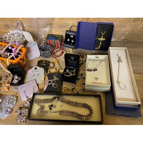 72 - Collection of Costume Jewellery to include Silver, some items boxed