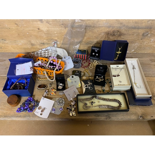 72 - Collection of Costume Jewellery to include Silver, some items boxed