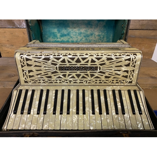 120 - 120 Base Italian Soprani Accordion - working, requires a service