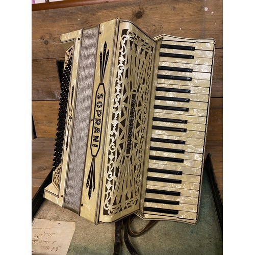 120 - 120 Base Italian Soprani Accordion - working, requires a service