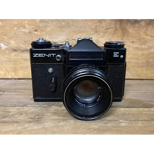 298 - Vintage USSR Zenit 35mm Camera, untested