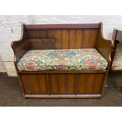 472 - Small Settle with Under Seat Storage