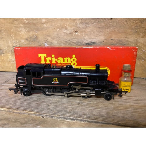 63 - Tri-ang Railways Boxed 00 Gauge R59 2-6-2 Tank Loco, Black Livery