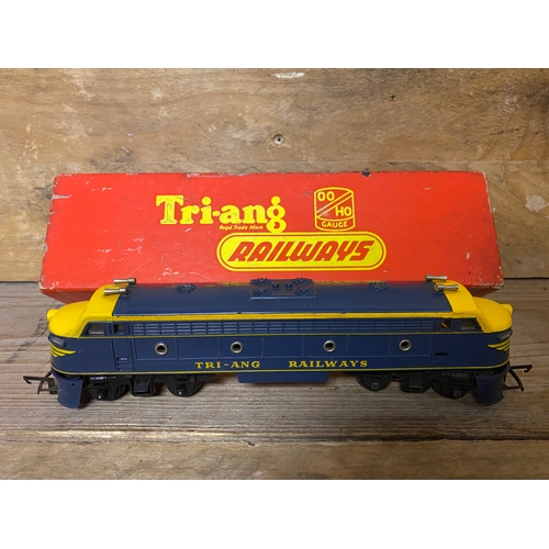 65 - Tri-ang Railways 00 Gauge Double Ended Diesel Loco (R.159) Boxed