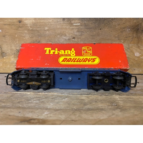 65 - Tri-ang Railways 00 Gauge Double Ended Diesel Loco (R.159) Boxed