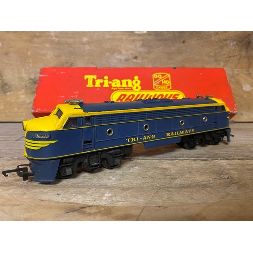 65 - Tri-ang Railways 00 Gauge Double Ended Diesel Loco (R.159) Boxed