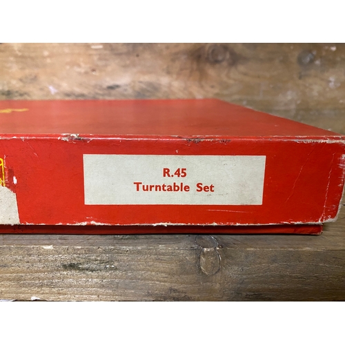 67 - Tri-ang Railways 00 Gauge R.45 Turntable Set Boxed, 2x Turntables