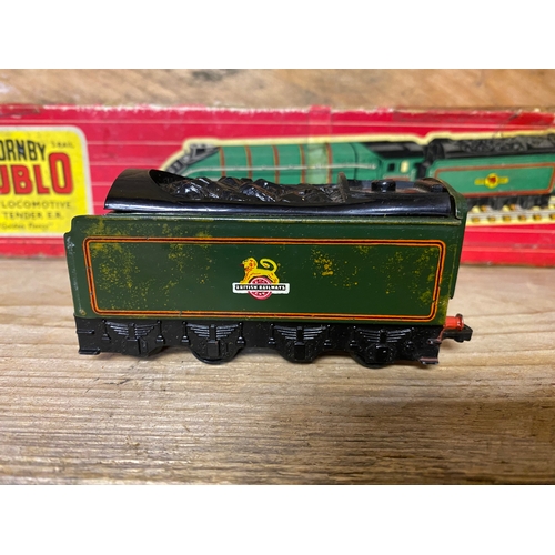 68 - Boxed 00 Gauge Hornby Dublo Locomotive and Tender 'Golden Fleece'