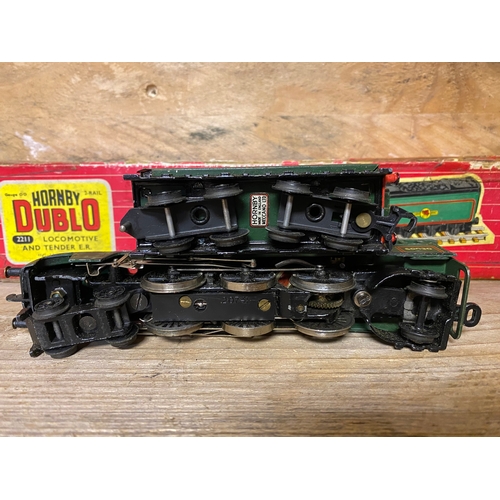 68 - Boxed 00 Gauge Hornby Dublo Locomotive and Tender 'Golden Fleece'