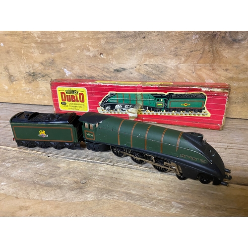 68 - Boxed 00 Gauge Hornby Dublo Locomotive and Tender 'Golden Fleece'