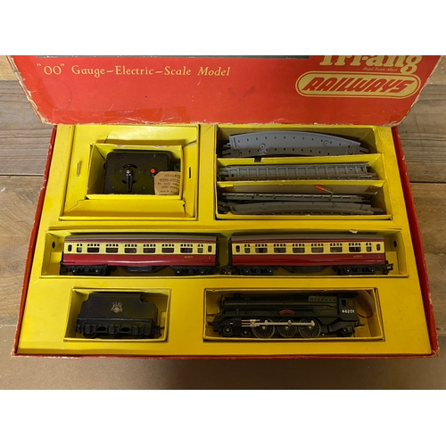 69 - Tri-ang Railways 00 Gauge Electric Scale Model Set, Passenger Train