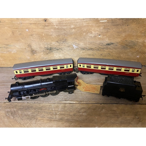 69 - Tri-ang Railways 00 Gauge Electric Scale Model Set, Passenger Train