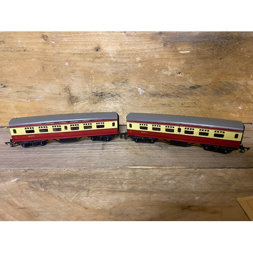 69 - Tri-ang Railways 00 Gauge Electric Scale Model Set, Passenger Train