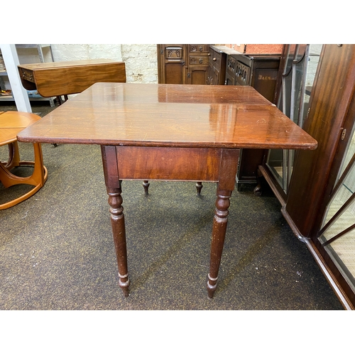 406 - c.1900's Swivel Top Table on Fluted Legs