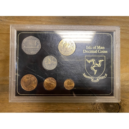 77 - Isle of Man Decimal Coins Set, damaged case