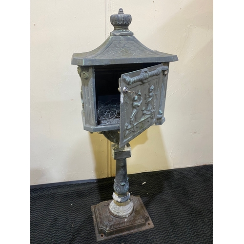 280 - Cast Aluminium Post Box with Key