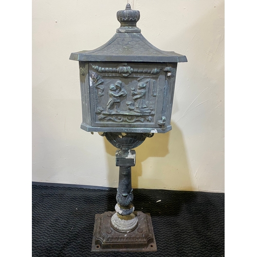 280 - Cast Aluminium Post Box with Key