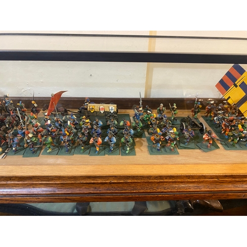 326 - 138 x Vintage Hand Painted Lead 1600's European Soldiers with Cannon & Horse with Wagon in 30