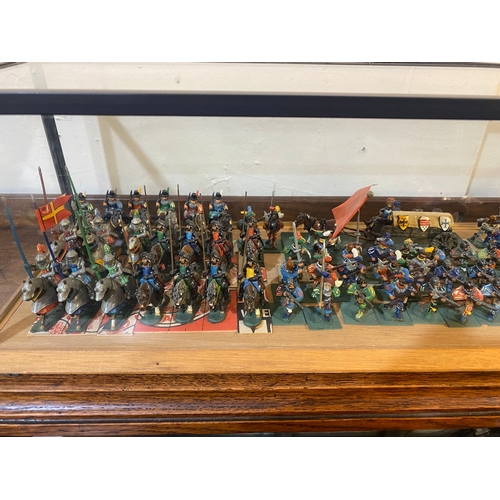 326 - 138 x Vintage Hand Painted Lead 1600's European Soldiers with Cannon & Horse with Wagon in 30