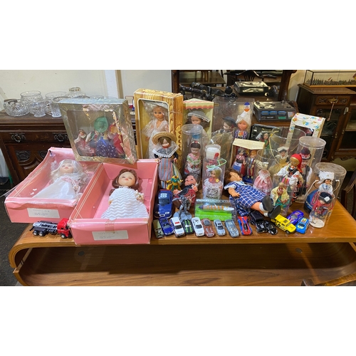 327 - Collection of Dolls and Toy Cars