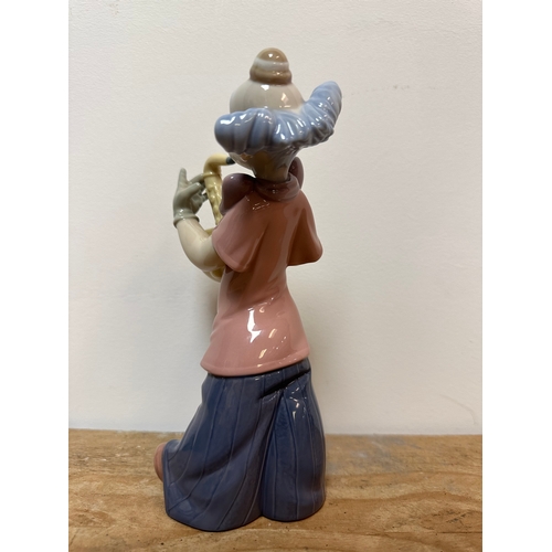 33 - NAO Clown figurine