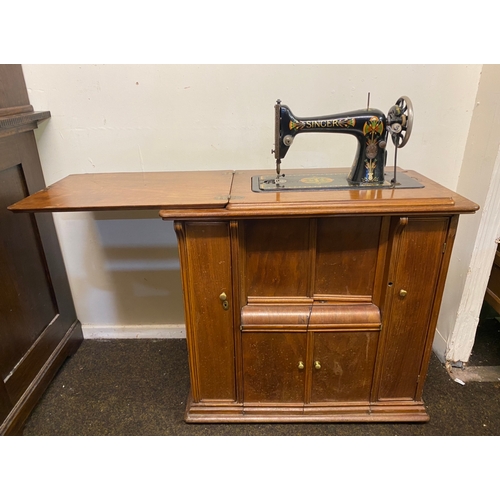 75 - Sewing Machine with Unit