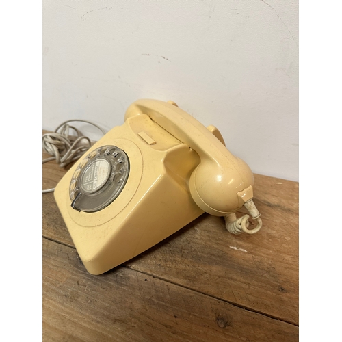 124 - Retro cream telephone