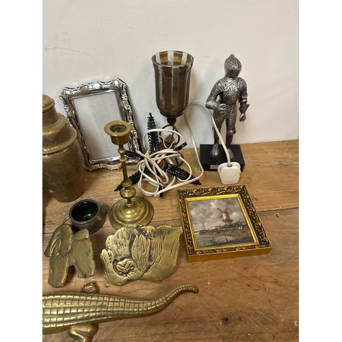 183 - Mixed items to include brass crocodile and scales