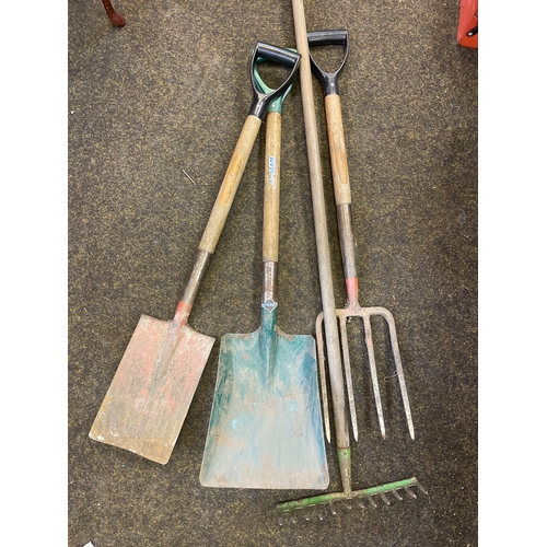 239 - Collection of garden tools