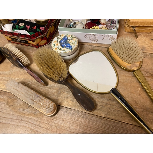 305 - Quantity of Costume Brooches and Dressing Table Items