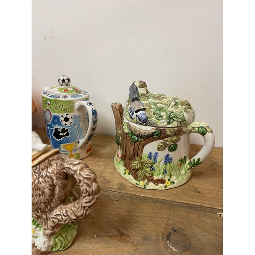 342 - Collection of novelty teapots